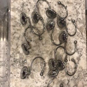 12 silver shower hooks. Very pretty.